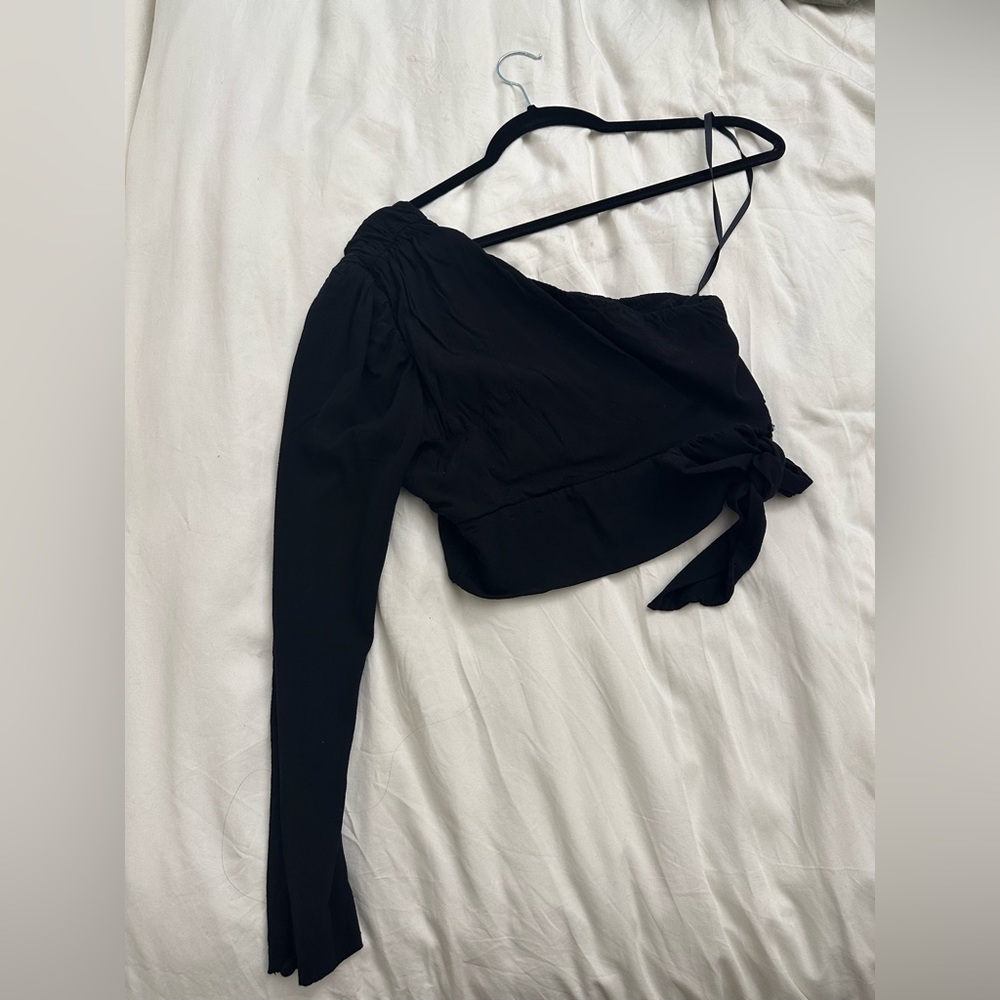 One shoulder top